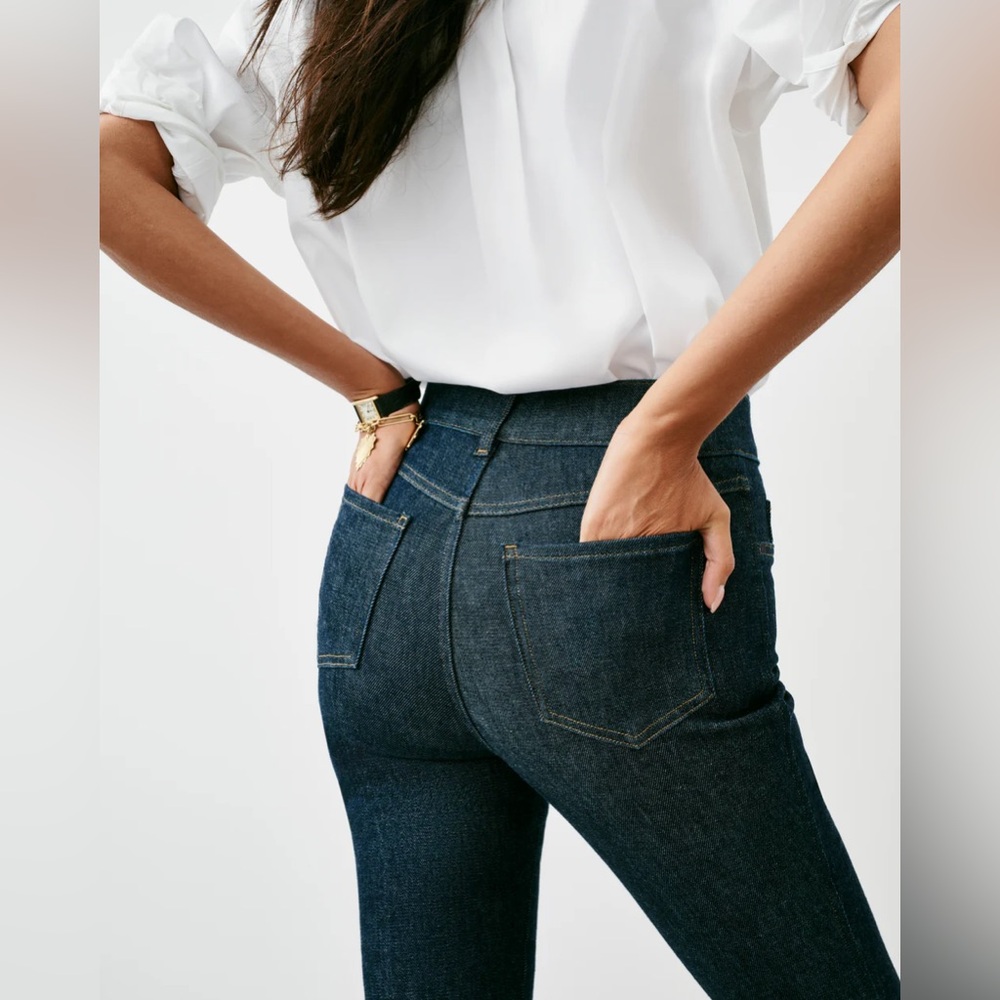 [NWOT] $168 SPANX Shape Original EveryWear
Flare Jeans in Indigo. Size Small - Picture 3 of 7
